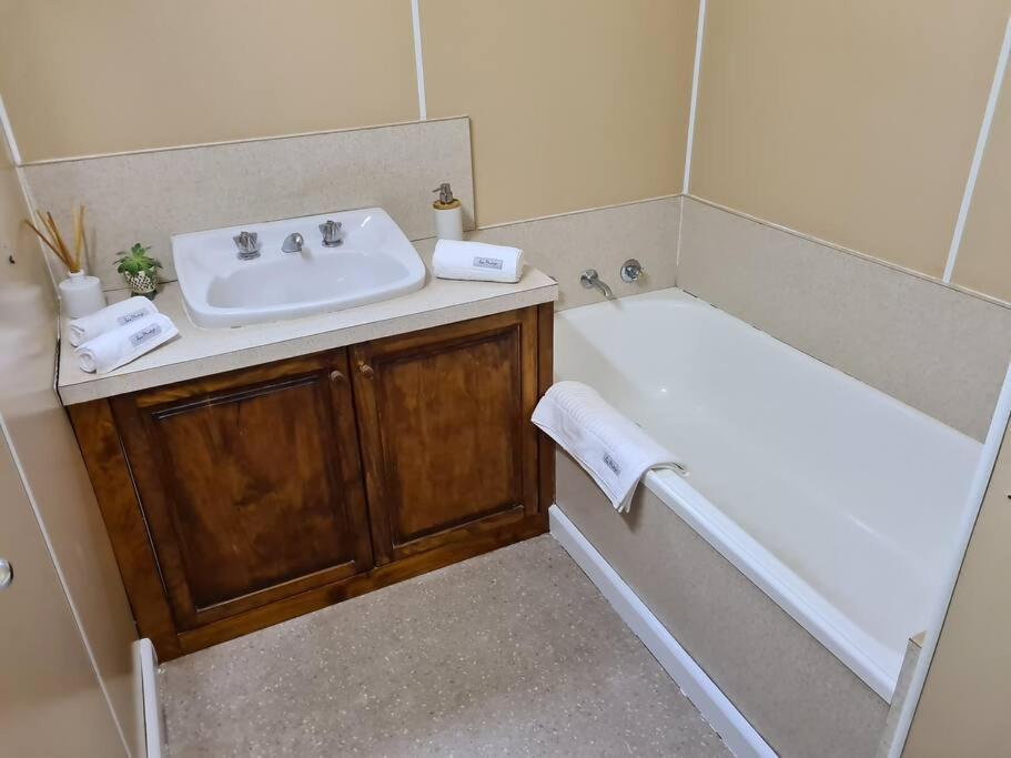 Holiday House On Sale Vila Tullah Exterior foto